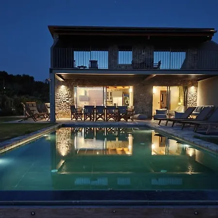Real Life Homes Luxurious Seafront Villas Each With Their Own Private Pools Korakokhórion Extérieur photo
