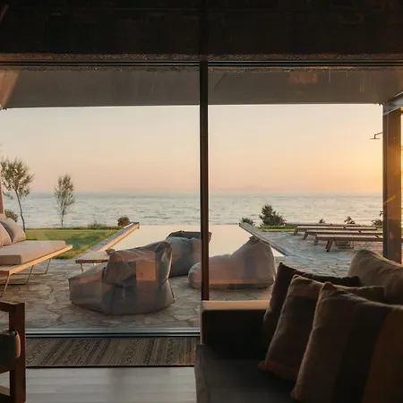 Real Life Homes Luxurious Seafront Villas Each With Their Own Private Pools Korakokhórion Extérieur photo