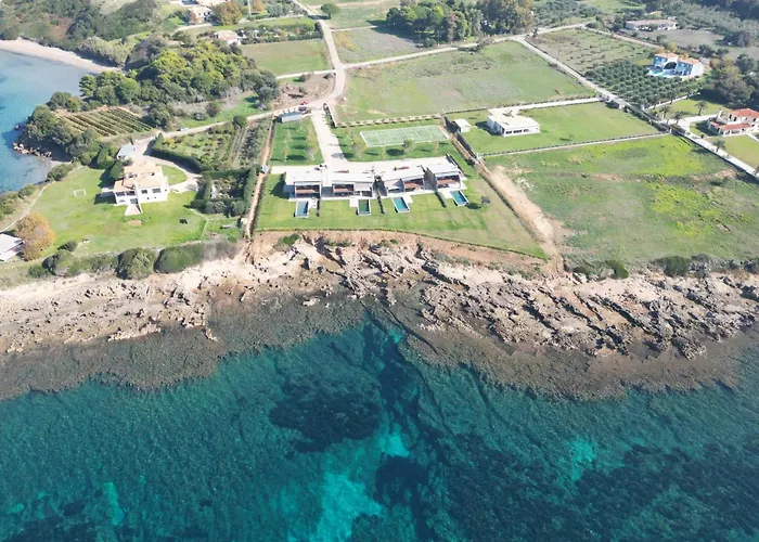 Real Life Homes Luxurious Seafront Villas Each With Their Own Private Pools