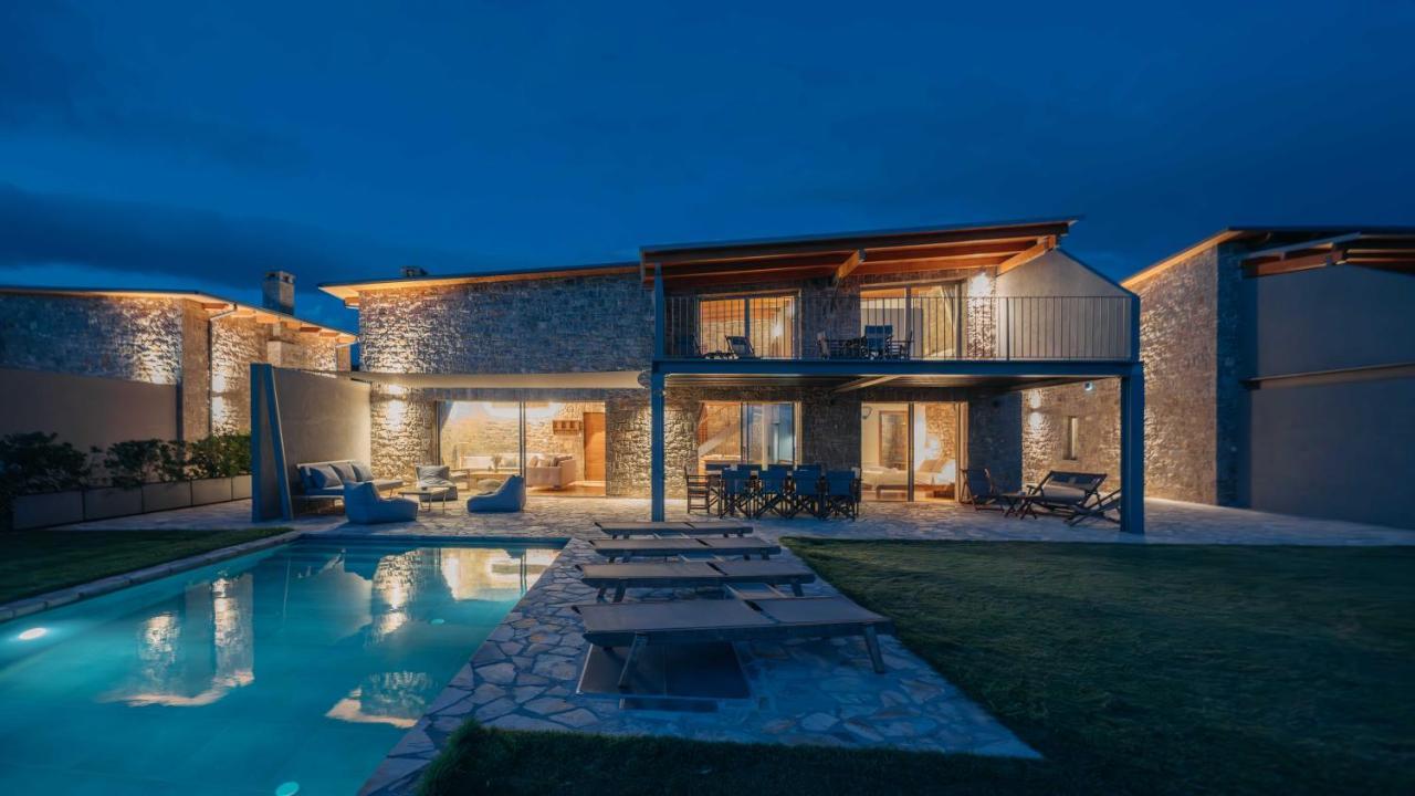 Real Life Homes Luxurious Seafront Each With Their Own Private Pools Villa