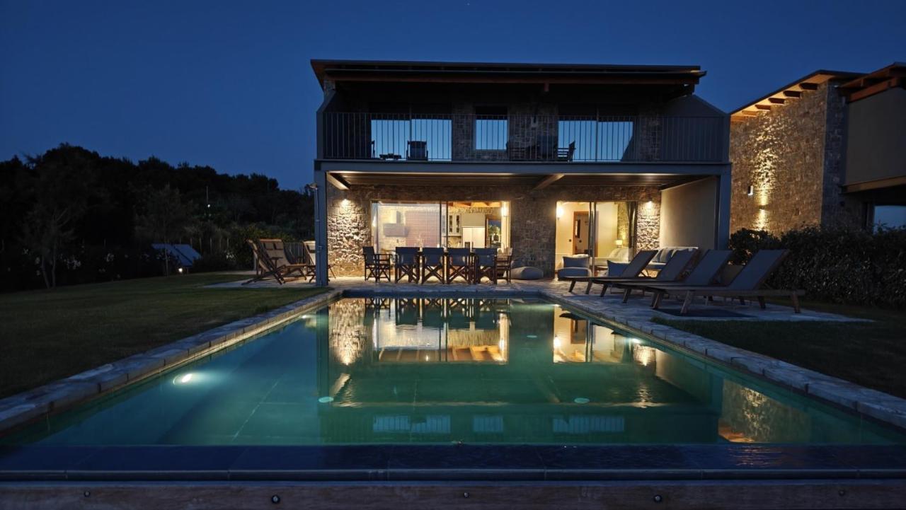 Вилла Real Life Homes Luxurious Seafront Each With Their Own Private Pools Korakochori