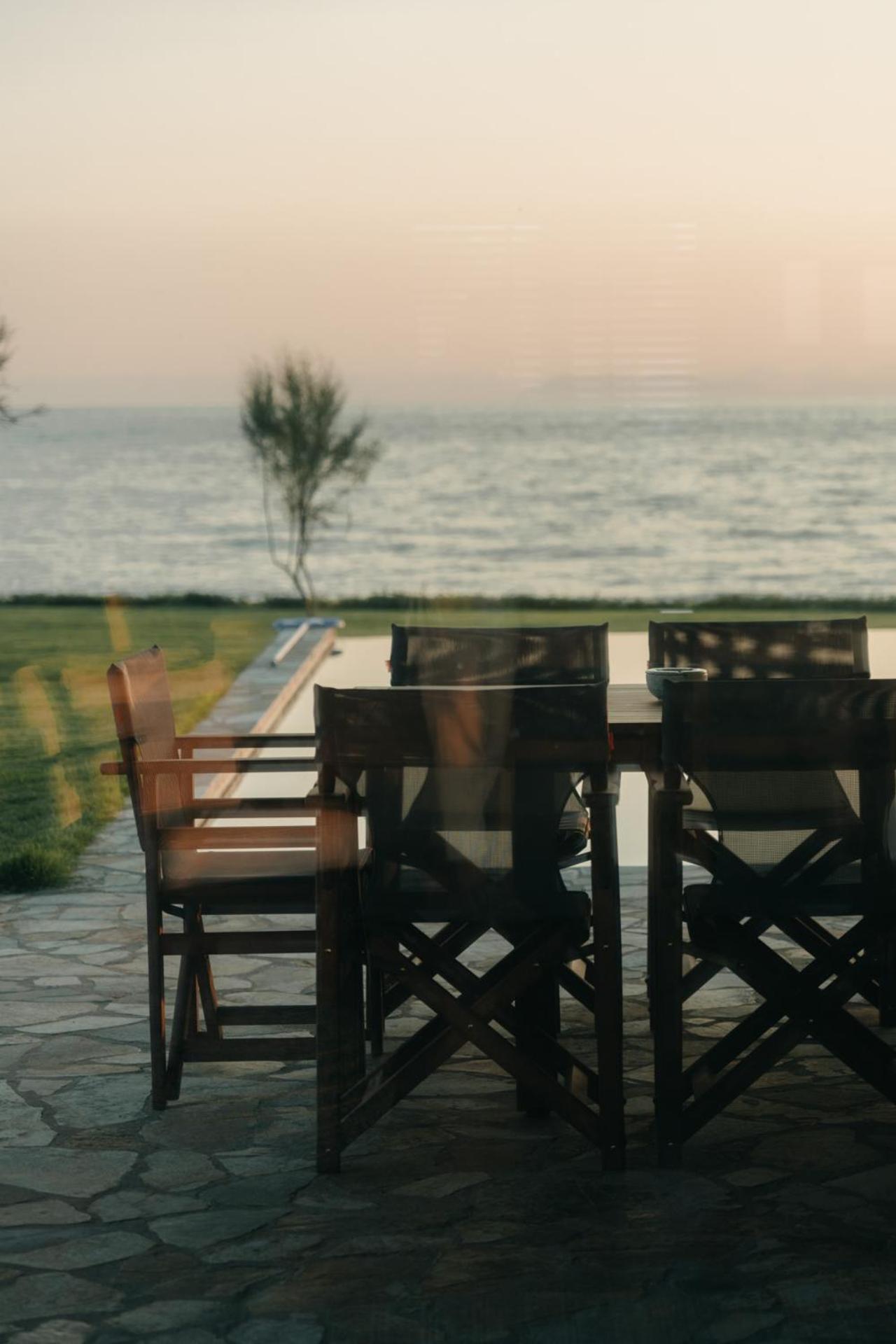 Real Life Homes Luxurious Seafront Each With Their Own Private Pools Korakochori