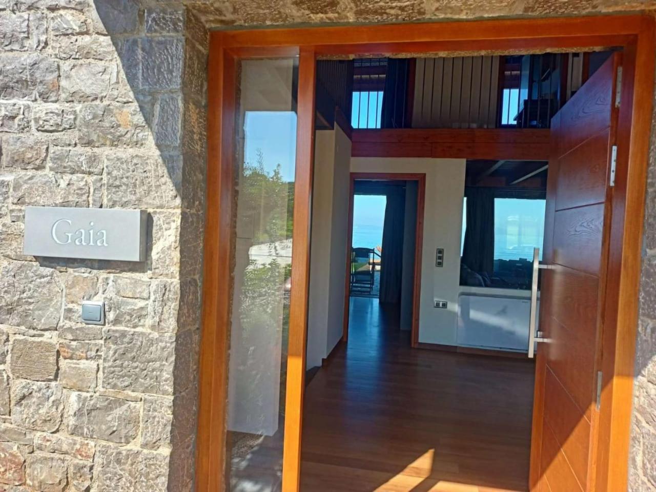 Real Life Homes Luxurious Seafront Each With Their Own Private Pools