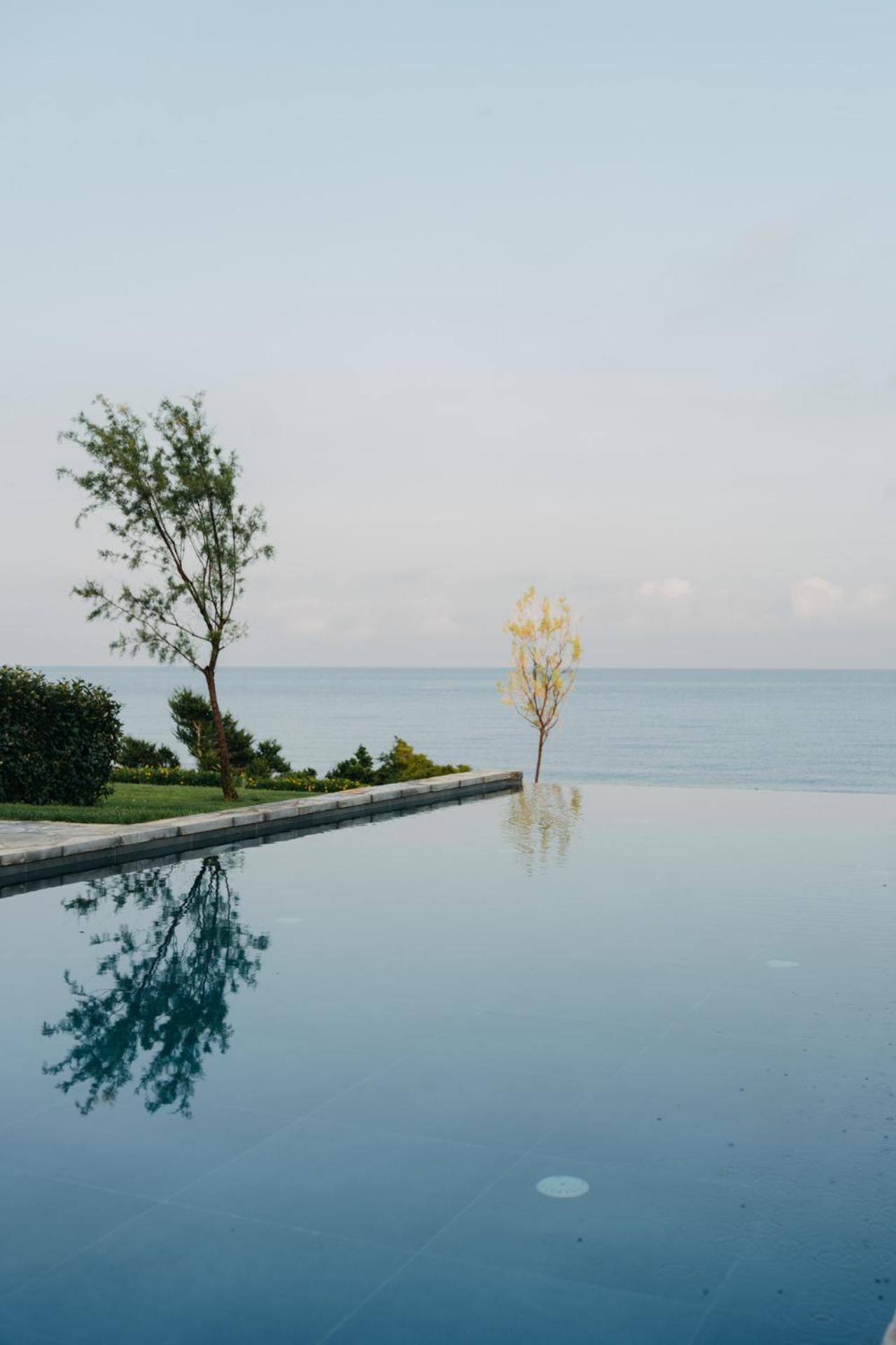Real Life Homes Luxurious Seafront Each With Their Own Private Pools Korakochori