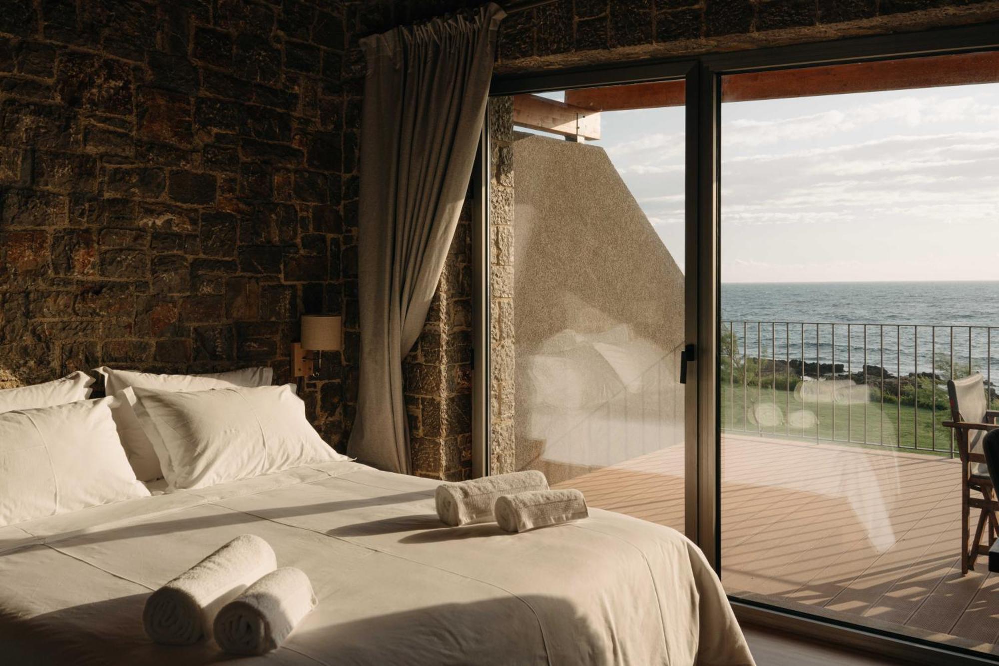 Real Life Homes Luxurious Seafront Each With Their Own Private Pools Villa