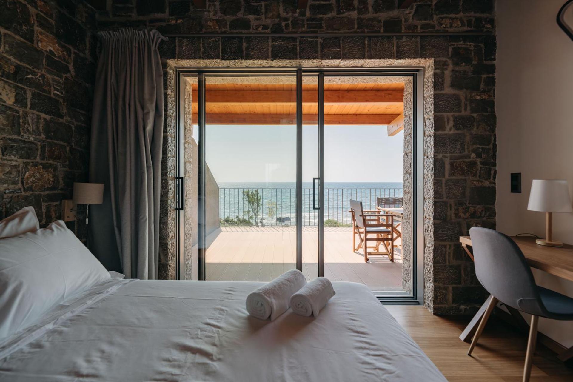 Real Life Homes Luxurious Seafront Each With Their Own Private Pools *