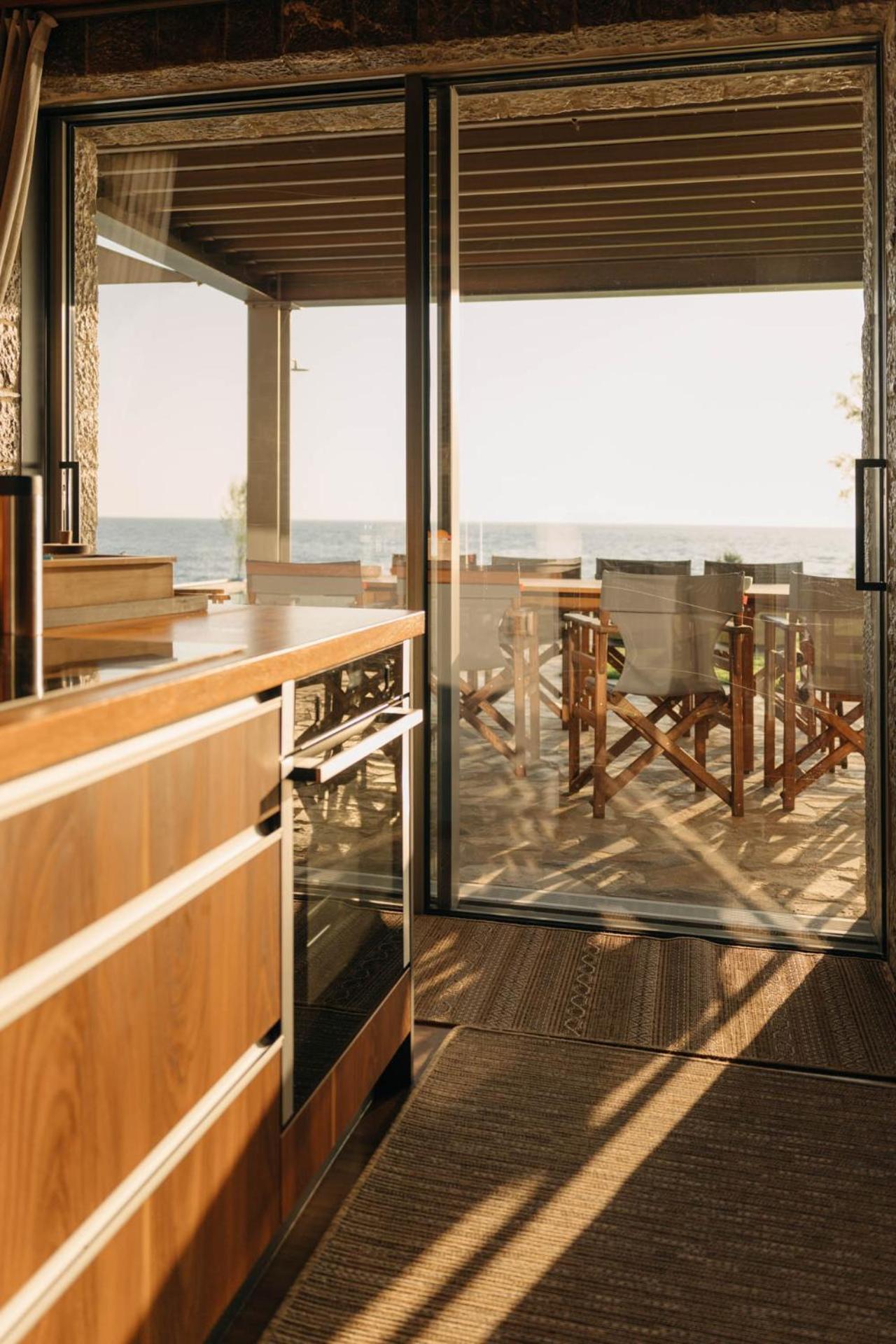 Real Life Homes Luxurious Seafront Each With Their Own Private Pools Villa *