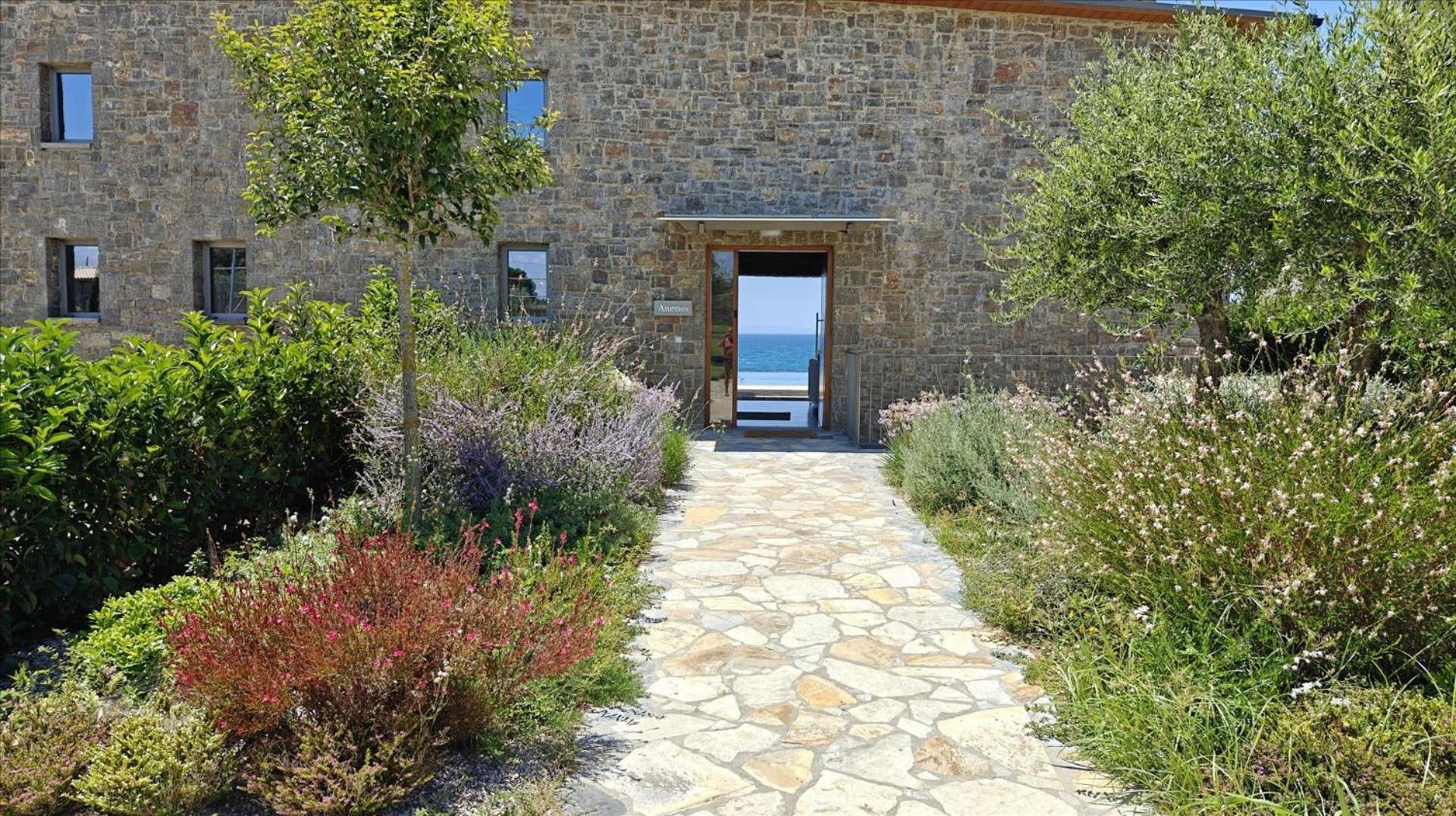 Real Life Homes Luxurious Seafront Each With Their Own Private Pools Korakochori
